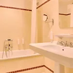 호텔 Le Provencal - Renove En 2025 - Bord De 4*