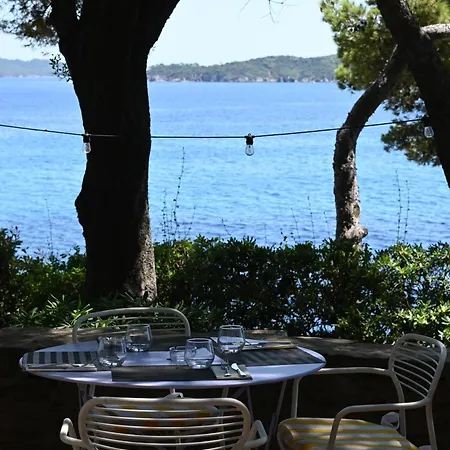 Le Provencal - Renove En 2025 - Bord De