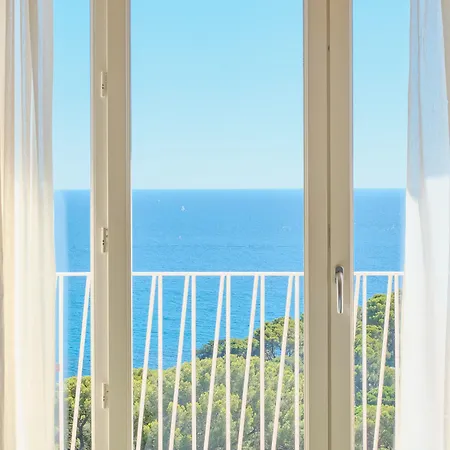 Hotel Hôtel Le Provençal - Rénové en 2025 - Bord de Mer