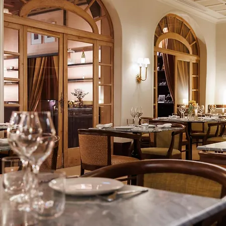 Hôtel Le Provençal - Rénové en 2025 - Bord de Mer Hyères