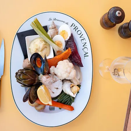 Hôtel Le Provençal - Rénové en 2025 - Bord de Mer Hotel Hyères