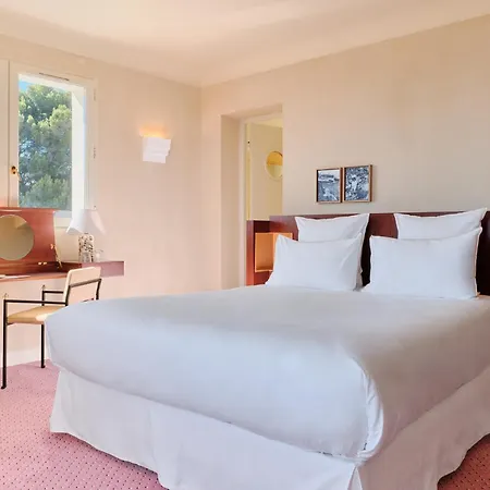 Hotel Le Provençal - Rénové En 2025 - Bord De 4*